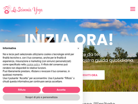 'lascimmiayoga.com' screenshot