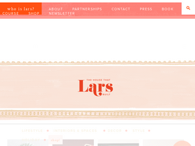 'thehousethatlarsbuilt.com' screenshot