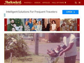 'awkwardfamilyphotos.com' screenshot